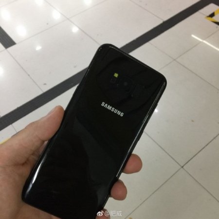 Флагман Samsung показали на "живых" фото