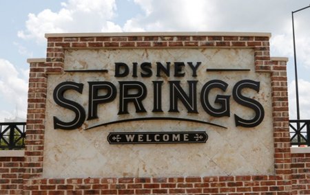 Disney выплатит работникам до $3,8 млн за удержание зарплаты