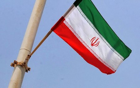 Макрон: США толкают Иран создать ядерное оружие