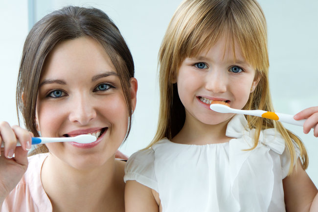 Почему нельзя чистить зубы после завтрака: ответ ученых