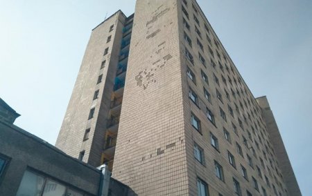 В Киеве из окна общежития выпал студент