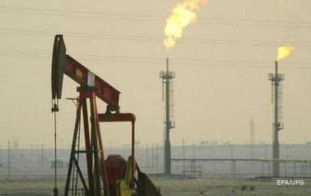 Цена на нефть опустилась ниже 72 долларов