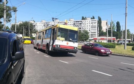 В Одессе у троллейбуса на ходу отвалилось колесо