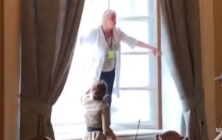 Во Львове врач попыталась выброситься из окна горсовета